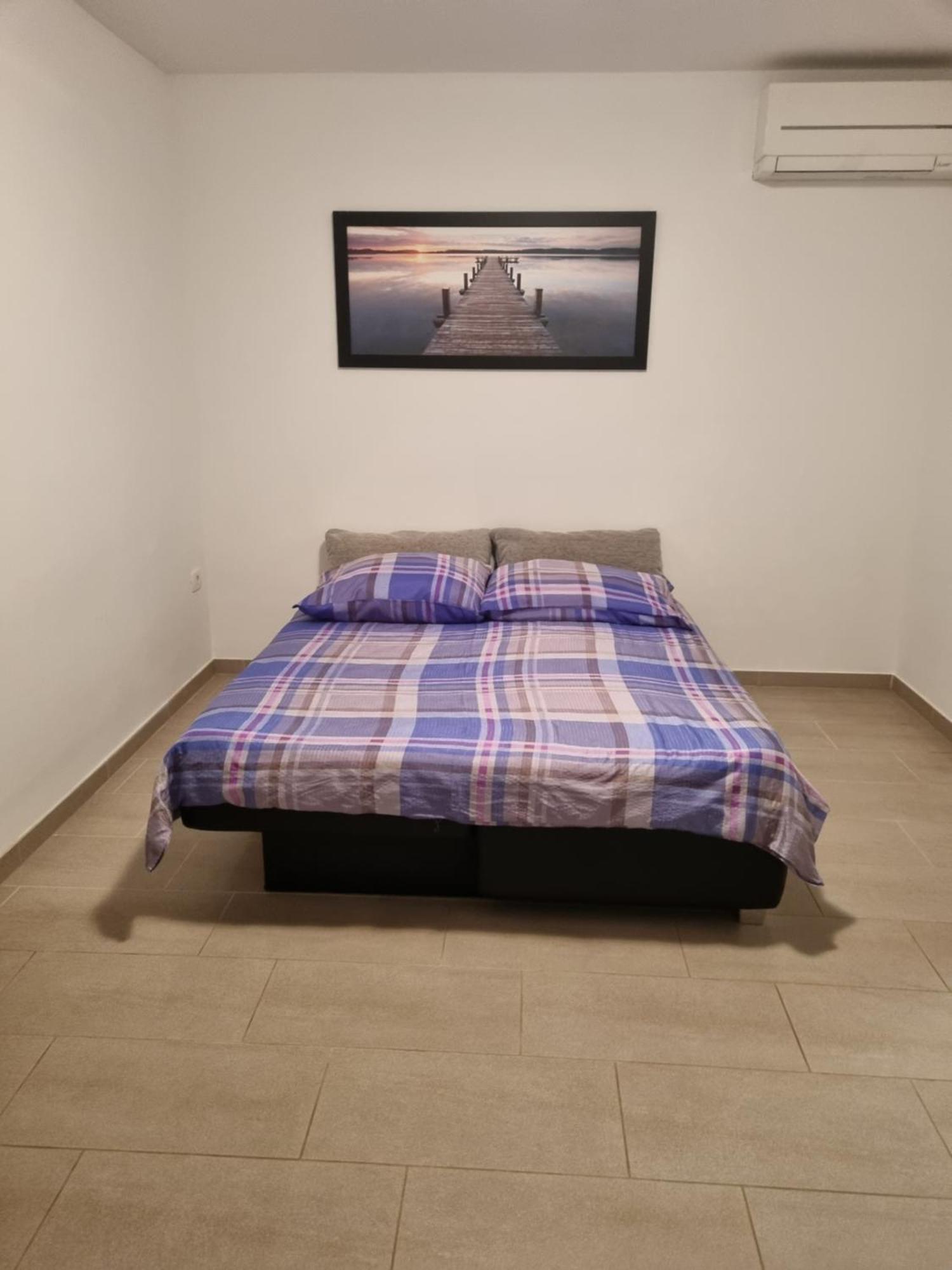 Apartizola Luaran gambar