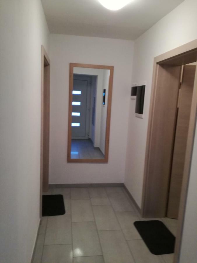 Apartizola Luaran gambar